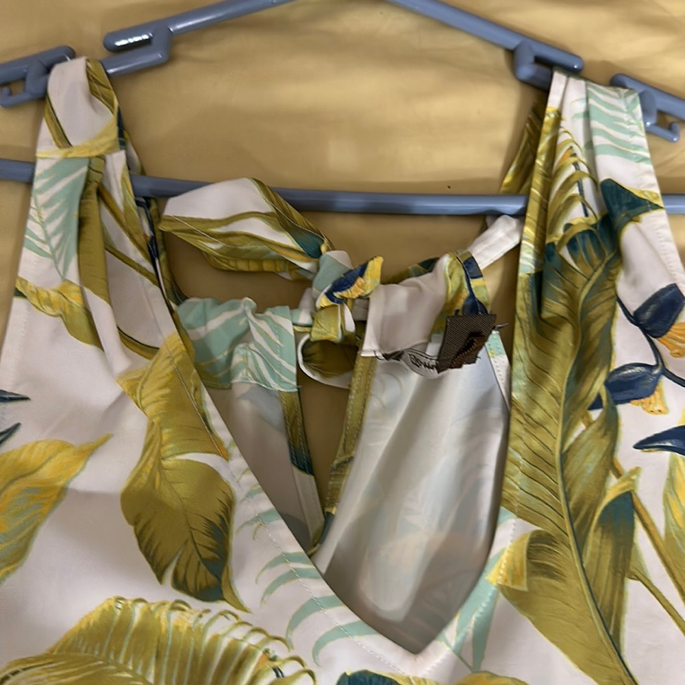 Tommy Bahama top